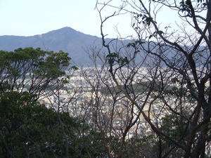 衣笠山から見た比叡山　DSCF4137.JPG